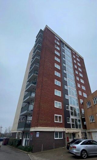 3 Bedroom Flat To Rent In Lakeside Rise, Blackley M9