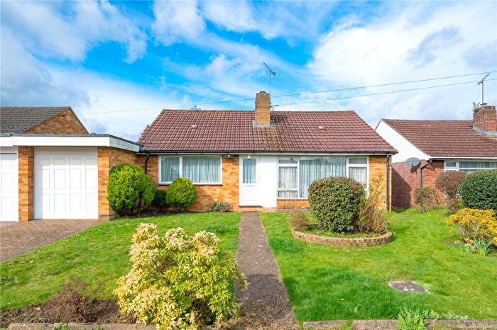 2 Bedroom Bungalow For Sale In Swans Close, St. Albans, Hertfordshire, AL4