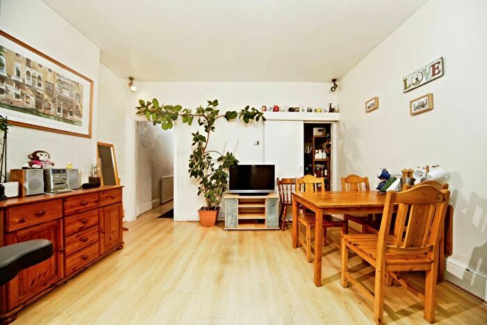 3 Bedroom End Of Terrace House For Sale In Harrison's Rise, Croydon, Surrey, CR0