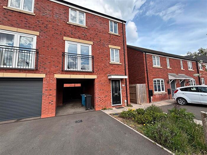 3 Bedroom Property To Rent In Ward Close, Lichfield, WS14