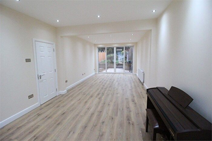 4 Bedroom Semi-Detached House To Rent In Glendale Avenue, Edgware, HA8