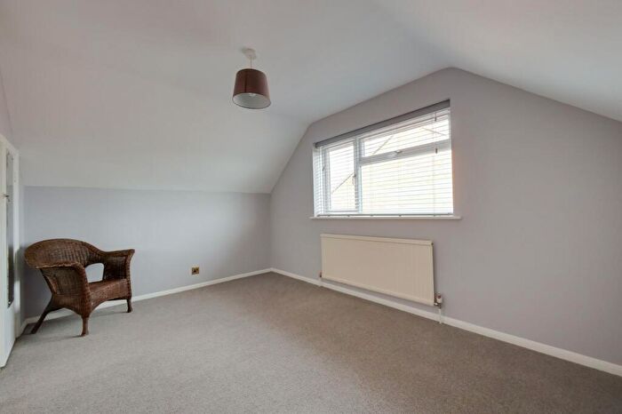 3 Bedroom Chalet For Sale In Junction Road, Burgess Hill, RH15