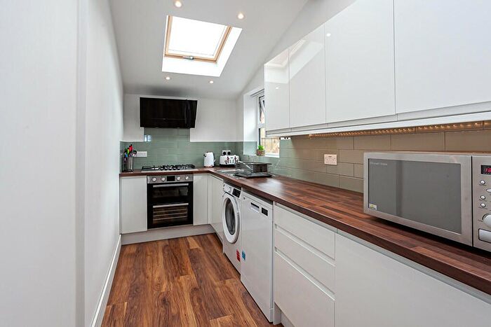 2 Bedroom Flat To Rent In Otford Crescent, London, SE4