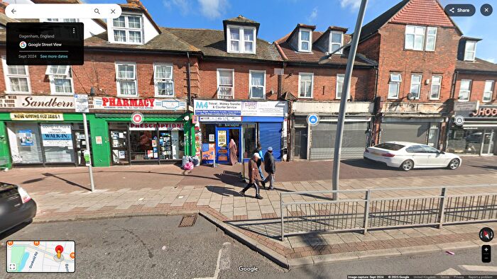 3 Bedroom Flat To Rent In Dagenham, RM8