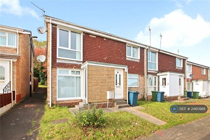 2 Bedroom Flat To Rent In Lingmell, Washington, NE37