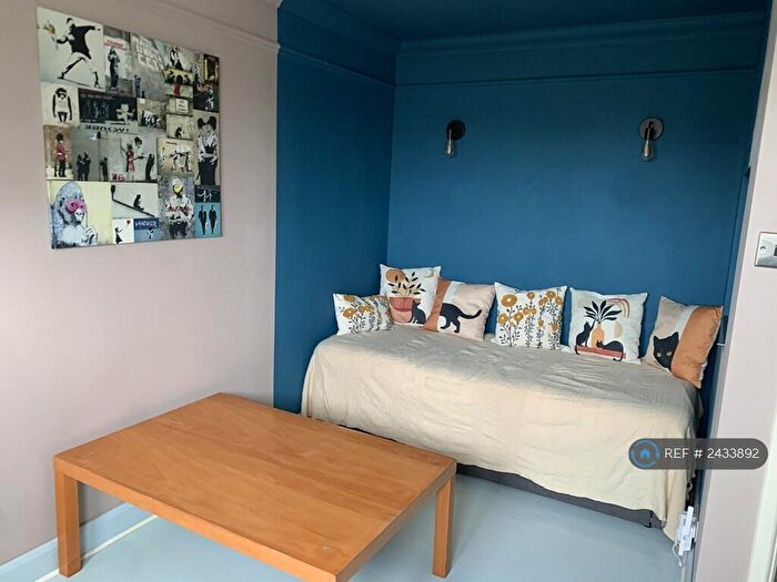 1 Bedroom Flat To Rent In The Heathers, Hertford, SG13