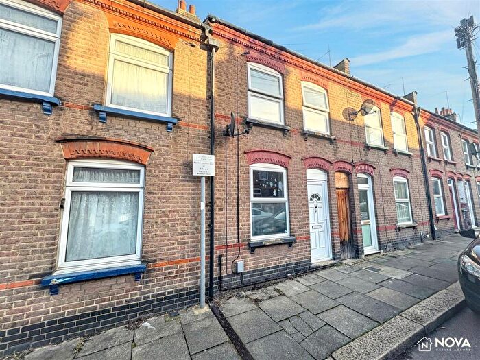3 Bedroom Terraced House For Sale In Baker Street, Luton, LU1