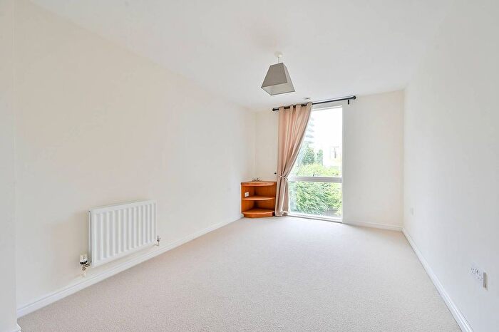2 Bedroom Flat For Sale In Clayponds Lane, Brentford, TW8