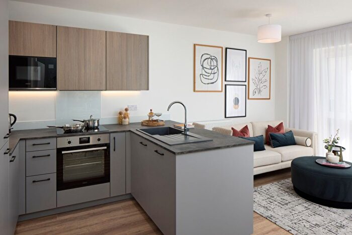 2 Bedroom Flat For Sale In Edgware Road, Hendon, NW9