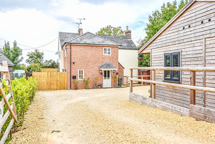 4 Bedroom Detached House For Sale In Bristol Road, Cam, GL11