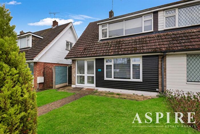 3 Bedroom Semi-Detached House To Rent In Kingsley Crescent, Benfleet, SS7