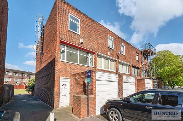 3 Bedroom Town House For Sale In Disraeli Close, Thamesmead, SE28