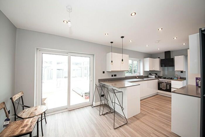 4 Bedroom Semi-Detached House To Rent In Sutherland Avenue, Leeds, West Yorkshire, LS8