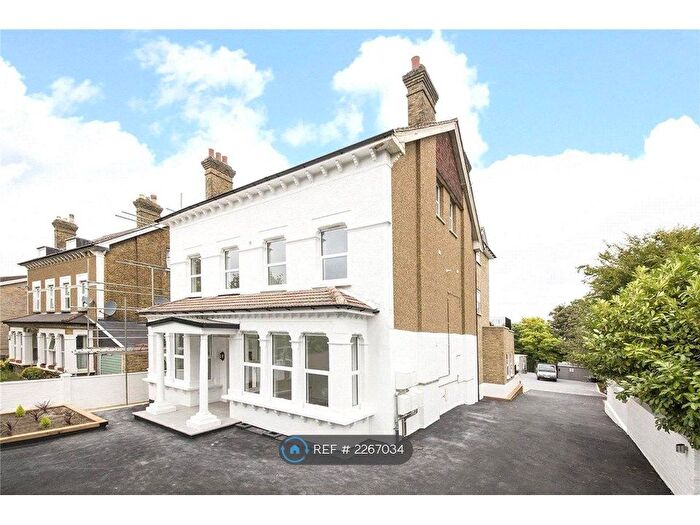 2 Bedroom Flat To Rent In Woodhill Apartments, South Croydon, CR2