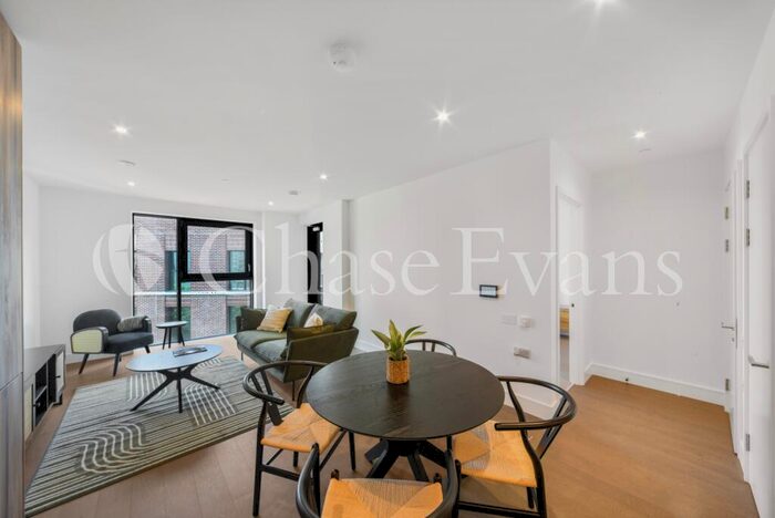 1 Bedroom Flat To Rent In Hawksbury Heights, Hewson Way, Elephant And Castle, London, SE17