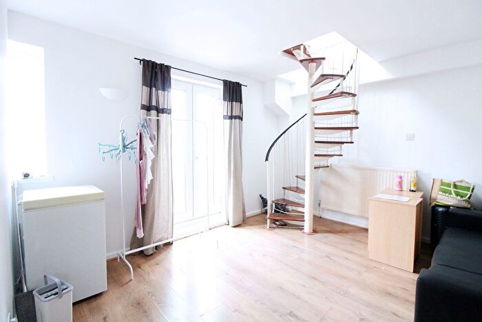 2 Bedroom Flat To Rent In Chalton Street, Euston, NW1