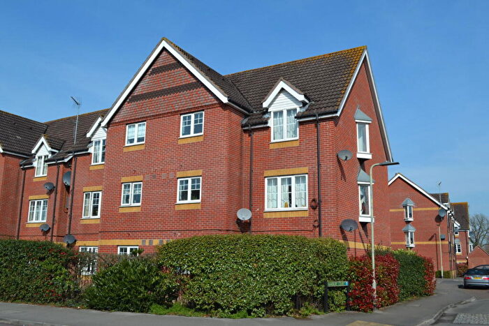 2 Bedroom Flat To Rent In Harbury Court, Newbury, RG14