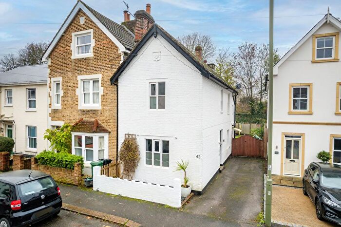 3 Bedroom Semi Detached House For Sale In Holmesdale Road, Reigate, RH2