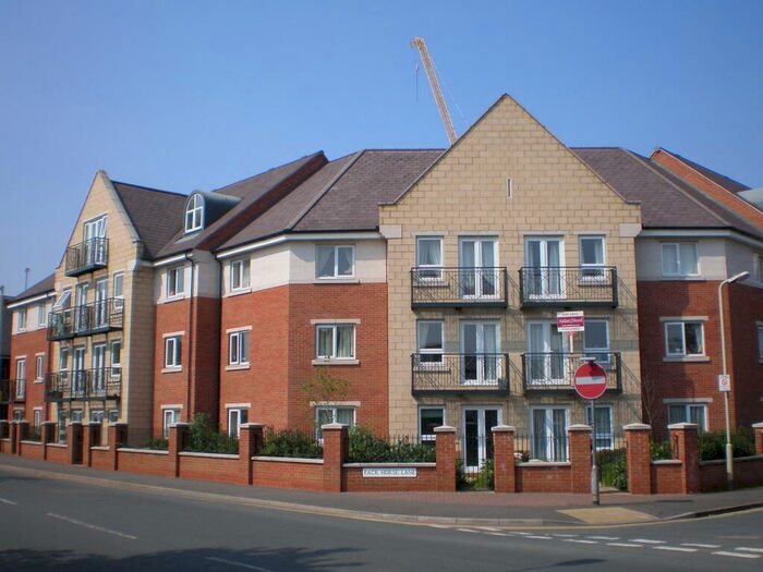 3 Bedroom Apartment To Rent In Coach House Court, Loughborough, LE11