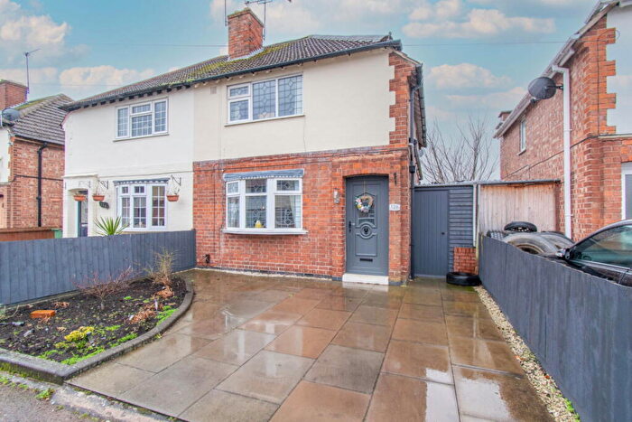 3 Bedroom Semi Detached House For Sale In Burleigh Avenue, Wigston, LE18