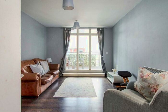 2 Bedroom Flat To Rent In Kingfisher Meadow, Maidstone, Kent, ME16