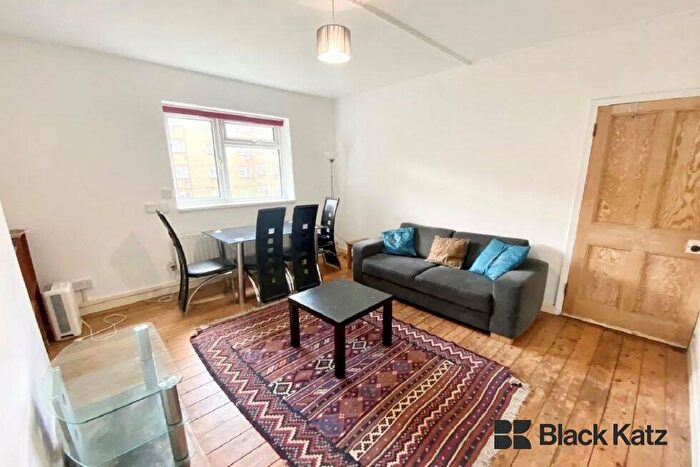 3 Bedroom Flat To Rent In Congreve Street, Elephant And Castle, SE17