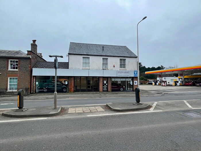 2 Bedroom Flat To Rent In Bath Road, Speen, Newbury, RG14