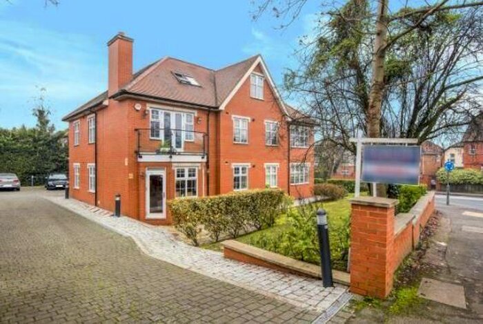 3 Bedroom Flat To Rent In Northwood, Greater London HA6