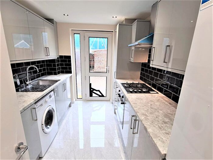 4 Bedroom Terraced House To Rent In Cotswold Gardens, London, E6