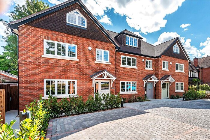 4 Bedroom End Of Terrace House For Sale In Surrey, KT13