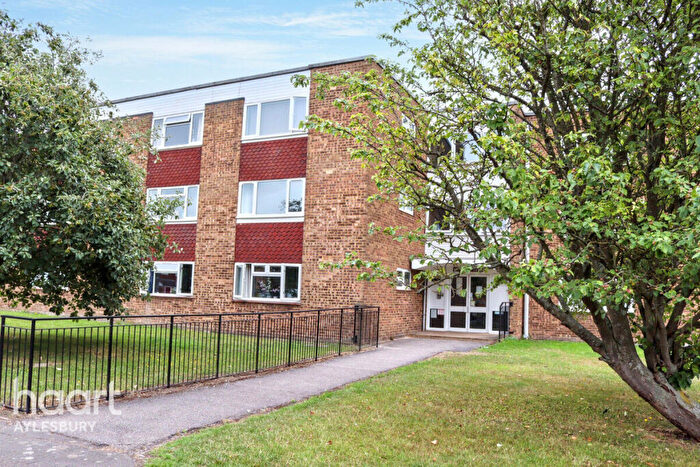 1 Bedroom Flat For Sale In Long Meadow, Aylesbury, HP21