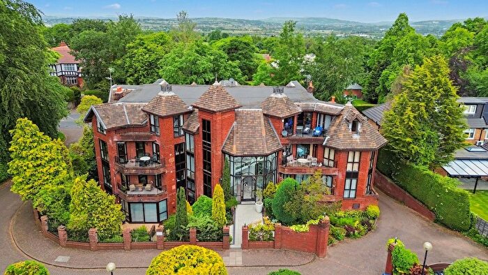 3 Bedroom Flat For Sale In The Mount, Ringley Hey, Whitefield, M45