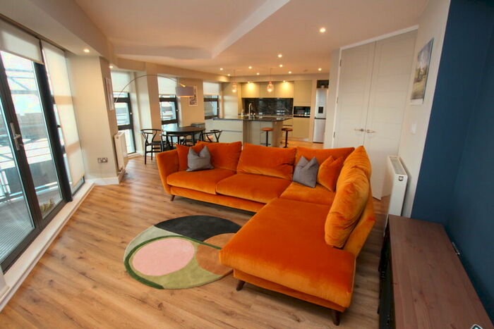 2 Bedroom Apartment To Rent In The Park Octagon, NG7