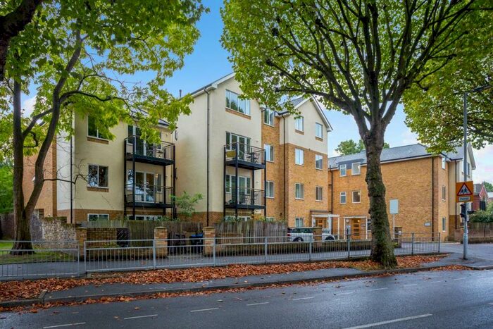 2 Bedroom Apartment To Rent In Nevis Court, Maple Road, KT6