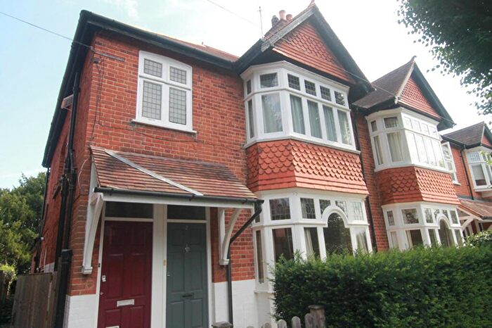 1 Bedroom Flat To Rent In Limes Road, Weybridge, KT13