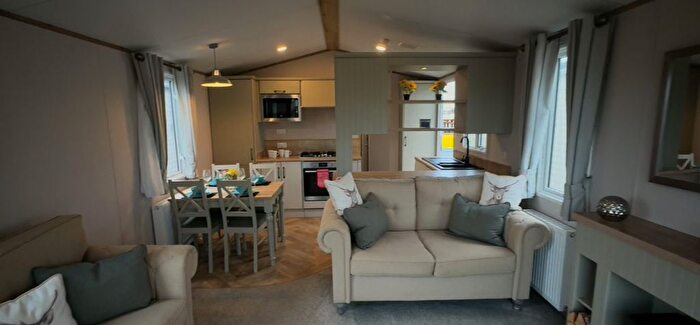 2 Bedroom Park Home For Sale In Warners Lane, Selsey, Chichester, PO20