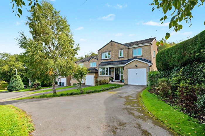 4 Bedroom Detached House For Sale In Warneford Road, Cowlersley, HD4
