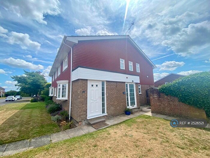 2 Bedroom Maisonette To Rent In Briar Dene, Maidenhead, SL6