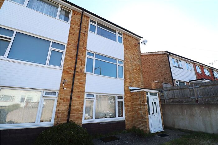 2 Bedroom Maisonette For Sale In Heron Hill, Belvedere, Kent, DA17
