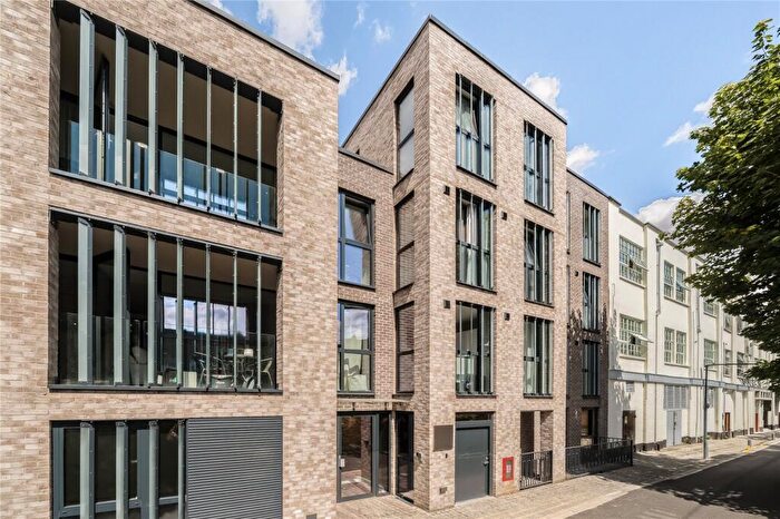 1 Bedroom Flat For Sale In Knightswood House, Rowe Lane, London, E9