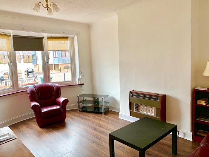 2 Bedroom Flat To Rent In Roseburn Drive, Edinburgh, EH12