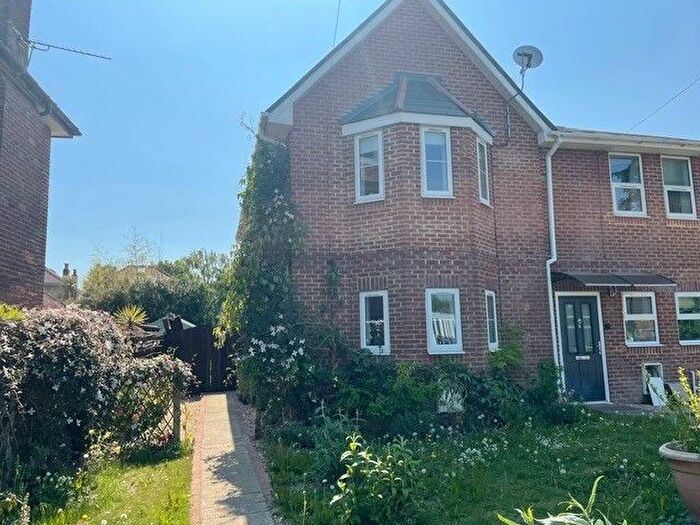 3 Bedroom End Of Terrace House To Rent In Carisbrooke Road, Newport, PO33