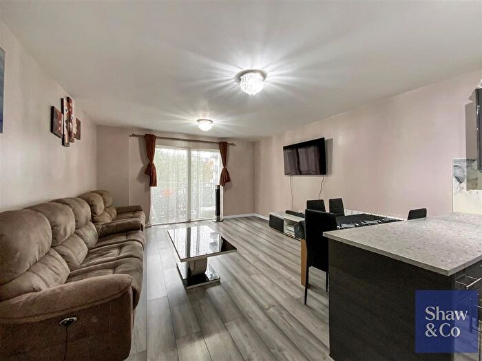 2 Bedroom Flat For Sale In Prince Regent Road, Hounslow, TW3