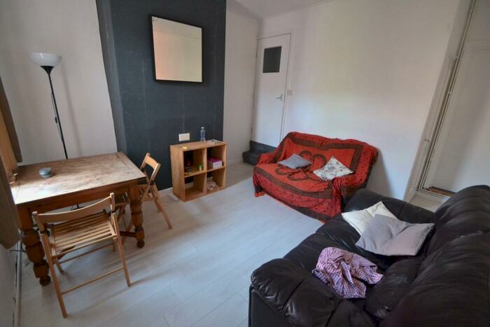 3 Bedroom House To Rent In Humber Road South, NG9