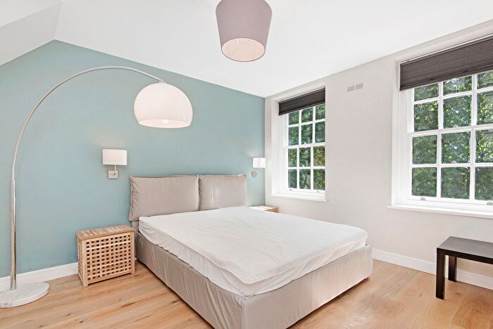 3 Bedroom Flat To Rent In Eaton House, SW11