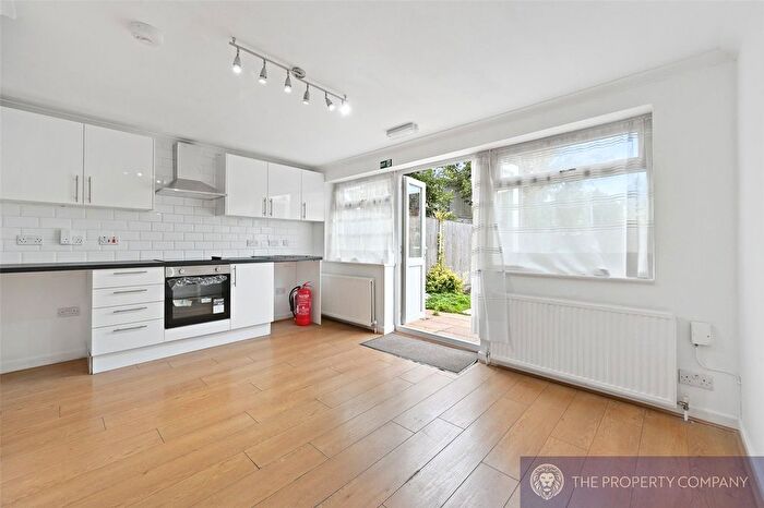4 Bedroom Terraced House To Rent In Kelvin Avenue, London, N13