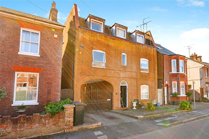 2 Bedroom Flat For Sale In Princes Street, Dunstable, Bedfordshire, LU6