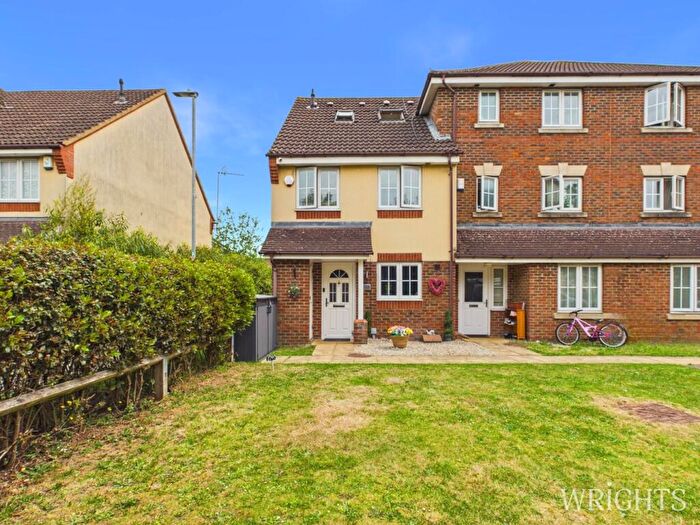 4 Bedroom End Of Terrace House For Sale In Campion Road, Hatfield, Hatfield, AL10