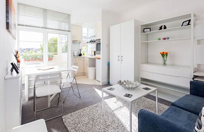 1 Bedroom Flat To Rent In Sloane Avenue, Chelsea, London, SW3