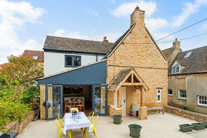4 Bedroom Semi-Detached House For Sale In Hixet Wood, Charlbury, Chipping Norton, Oxfordshire, OX7
